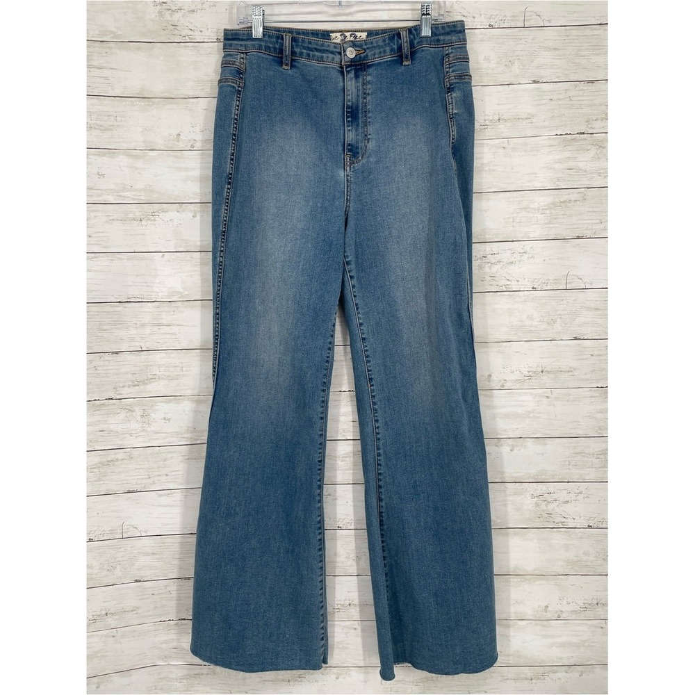 We the Free High Rise Flare Frayed Hem Fitted Pocketless CRVY Jean Size 32